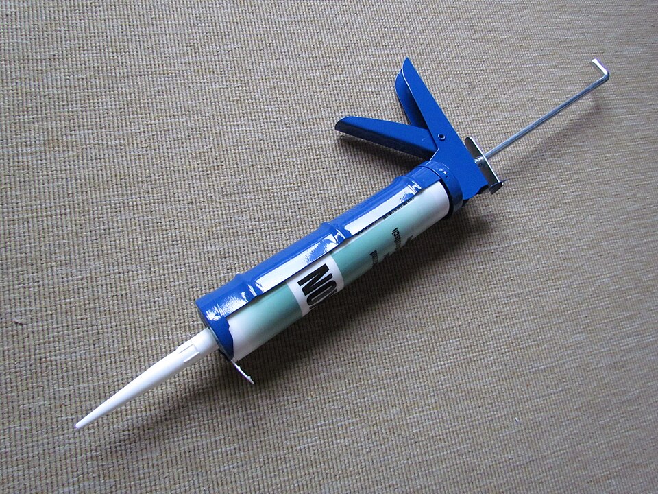 Kitpistool met een koker kit
