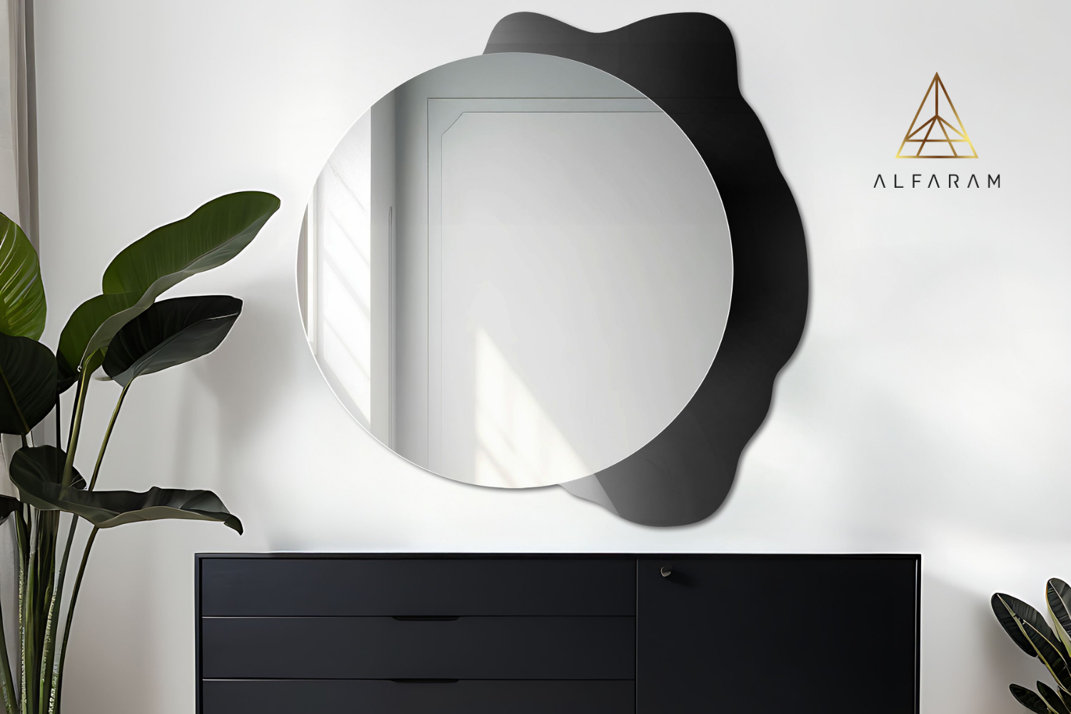 nl-decoratieve-ronde-spiegel-op-zwarte-beits-plamko